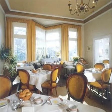 タネック ホテル 2*